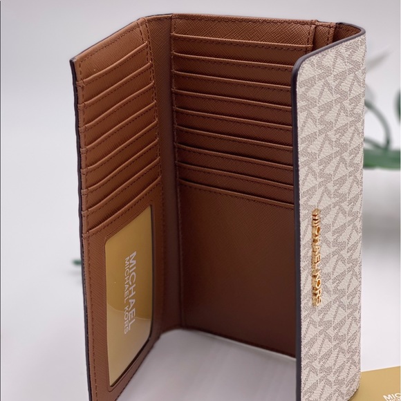 Michael Kors Trifold Wallet Vanilla - Picture 5 of 9